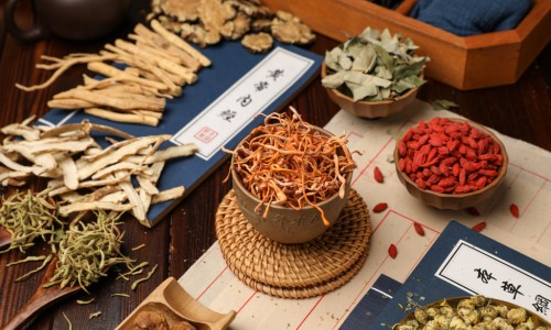 中药外用治疗白发的方子-外用药能治白发吗网外用药能治白发吗有效果吗知识网站,分享外用药能治白发吗女性大全